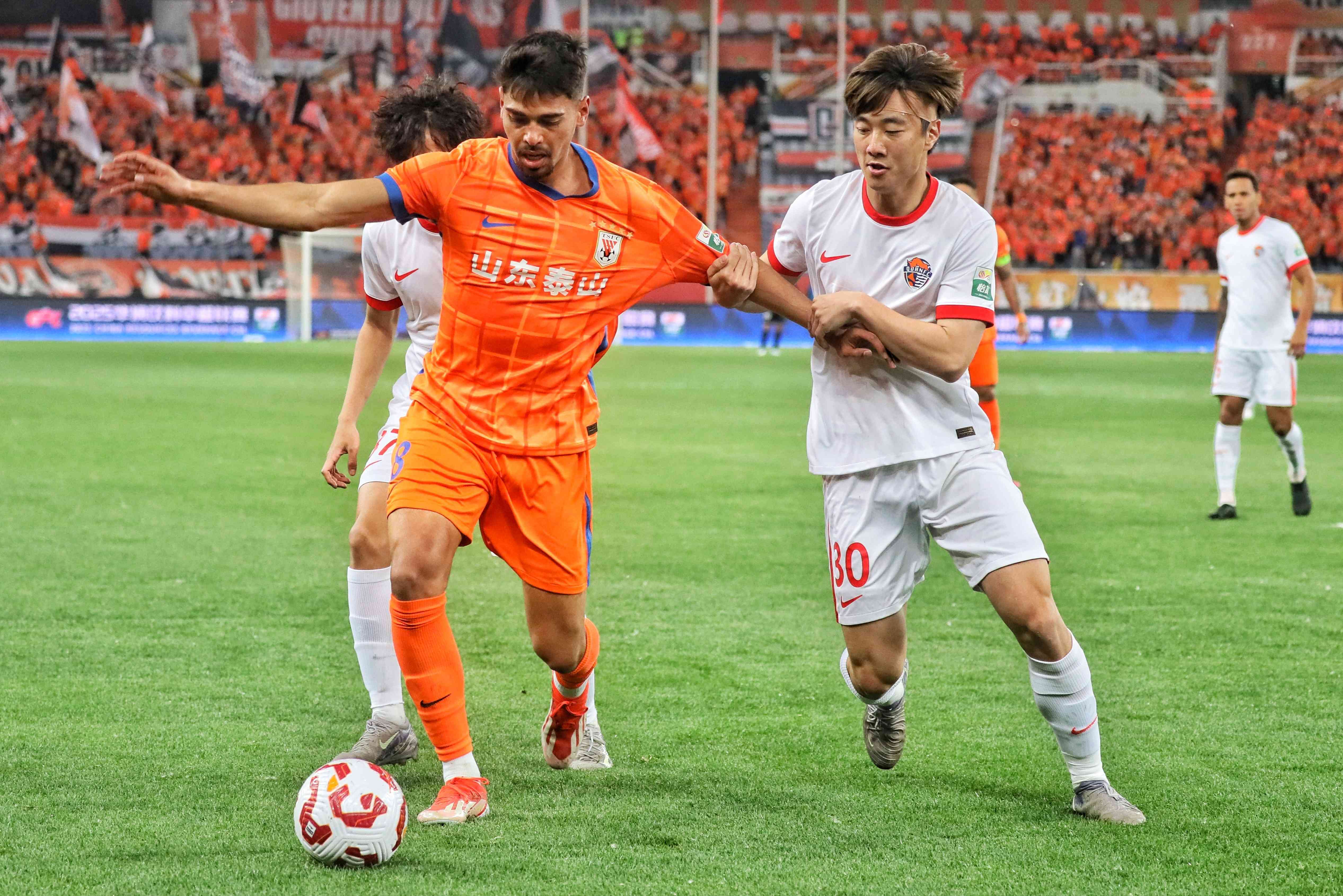 今夜突围战来临，山东泰山围绕欧篮联绝杀压哨，话题不断，更衣室氛围转暖的简单介绍